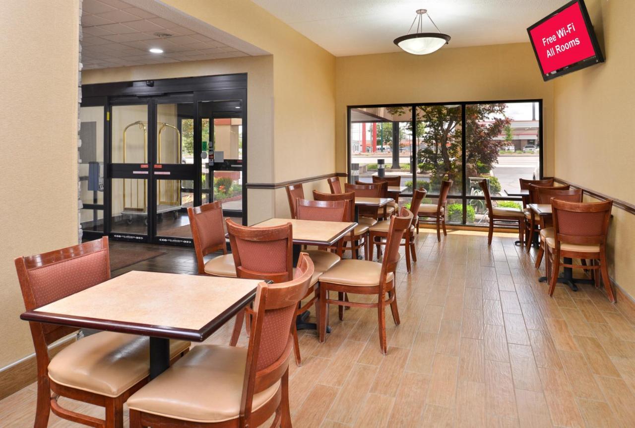 Red Roof Inn & Suites Columbus West Broad Екстер'єр фото