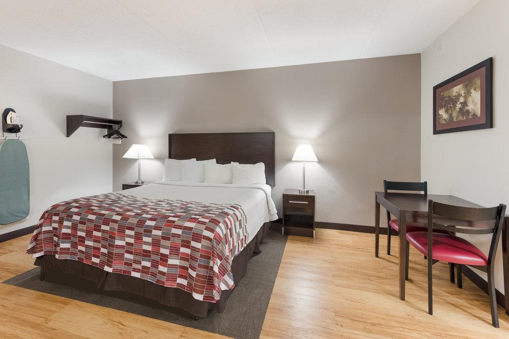 Red Roof Inn & Suites Columbus West Broad Екстер'єр фото