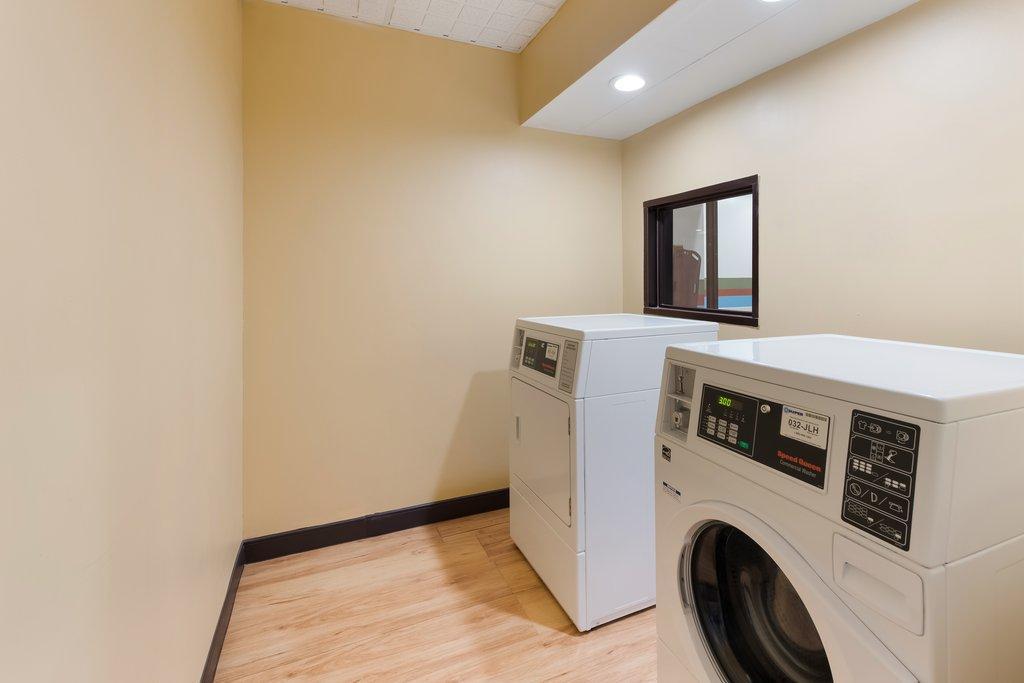 Red Roof Inn & Suites Columbus West Broad Екстер'єр фото