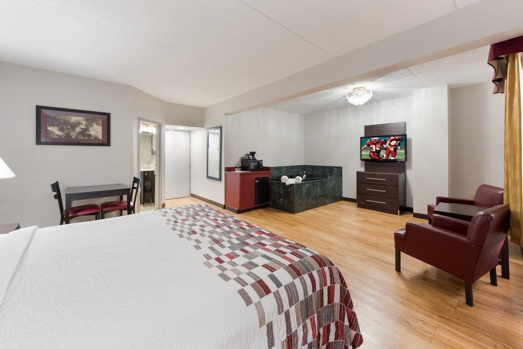 Red Roof Inn & Suites Columbus West Broad Екстер'єр фото