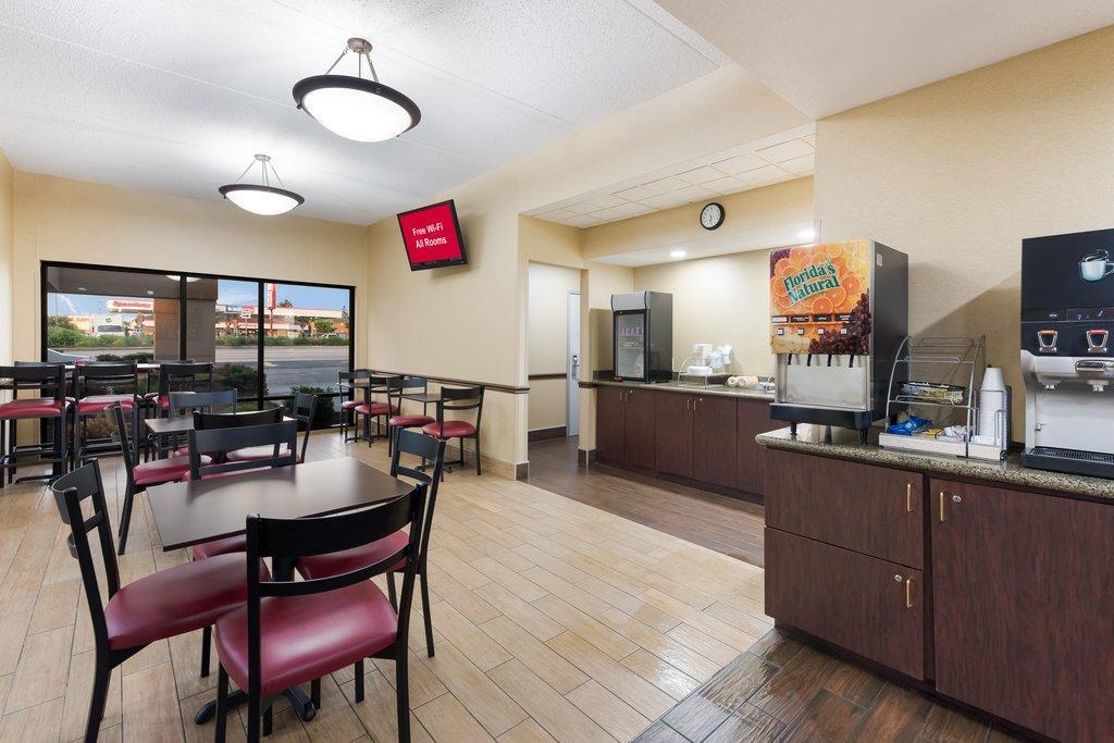 Red Roof Inn & Suites Columbus West Broad Екстер'єр фото