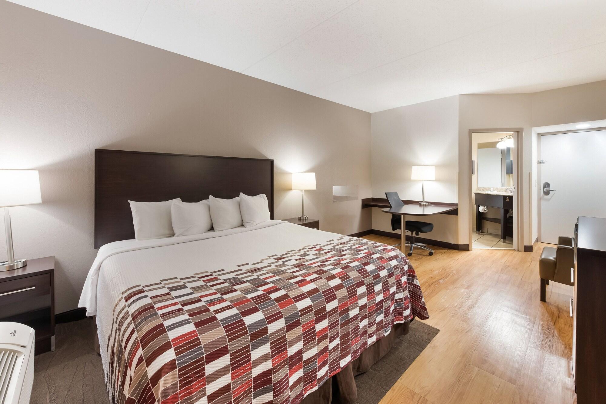 Red Roof Inn & Suites Columbus West Broad Екстер'єр фото