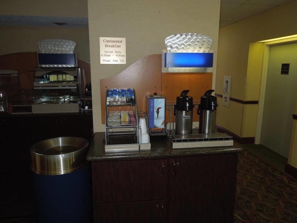 Red Roof Inn & Suites Columbus West Broad Екстер'єр фото